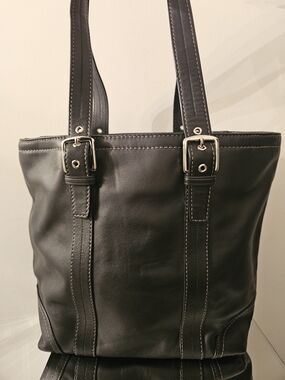 Vintage Coach  Hampton Black Leather Shoulder Tote with Gold Hardware